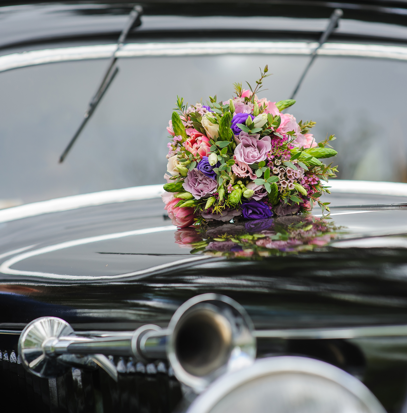 Vert'tige - Décor capot de voiture#mariage#wedding  #amour#fleurs#fleuriste#hortensia#rose#hedera#lisianthus#rosesavalanches#capotdevoiture  #auxerre#yonne